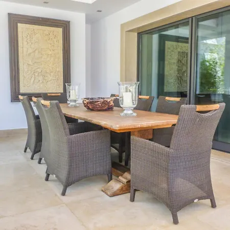 Contemporary And Elegant Designed Villa P2108 *